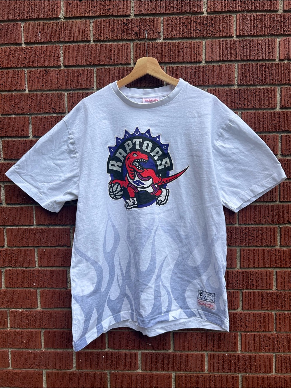 Mitchell & Ness Toronto Raptors Hardwood Classics Flame Graphic T-Shirt White M